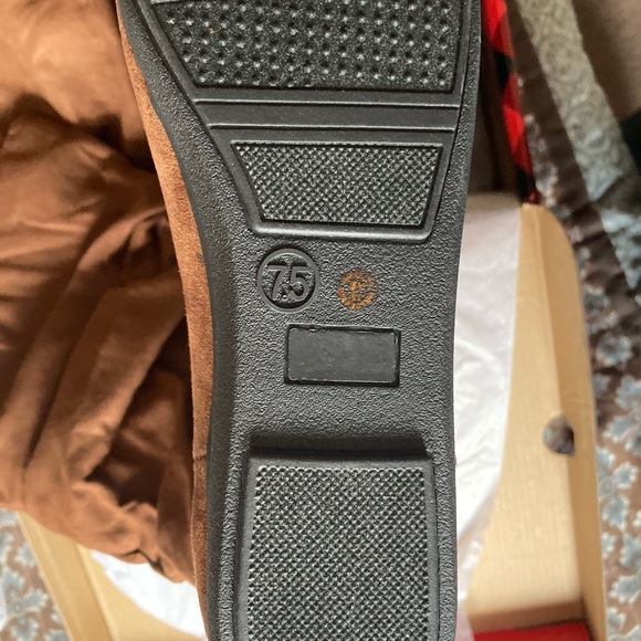 Boots - Picture 2 of 3